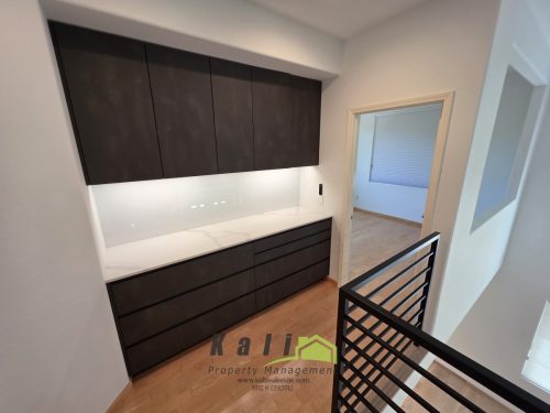 5385-Renaissance-Ave-92122-11