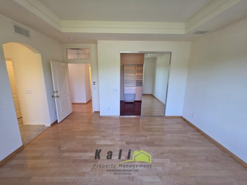5385-Renaissance-Ave-92122-13