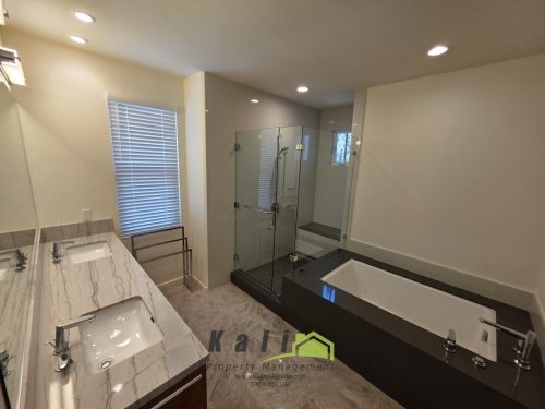 5385-Renaissance-Ave-92122-16