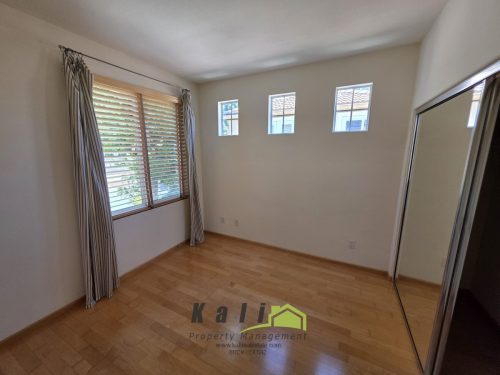 5385-Renaissance-Ave-92122-19