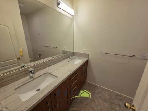 5385-Renaissance-Ave-92122-21