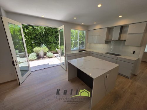 5385-Renaissance-Ave-92122-23