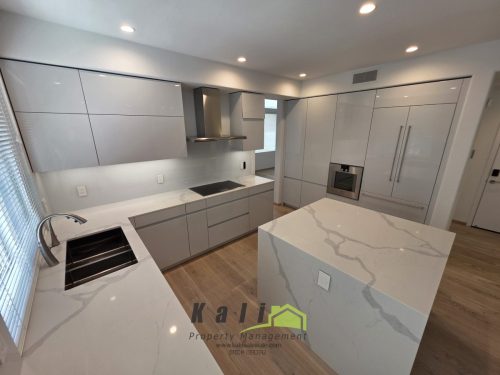 5385-Renaissance-Ave-92122-4