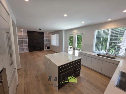 5385-Renaissance-Ave-92122-5