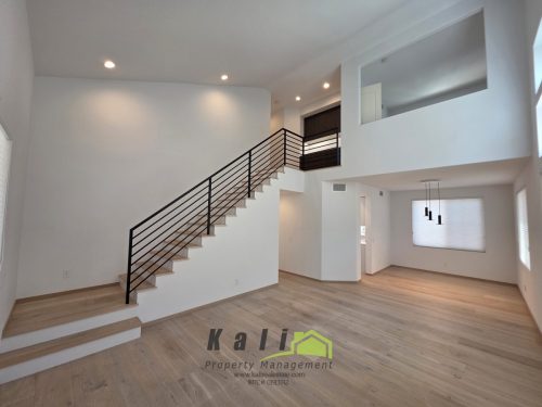 5385-Renaissance-Ave-92122-8