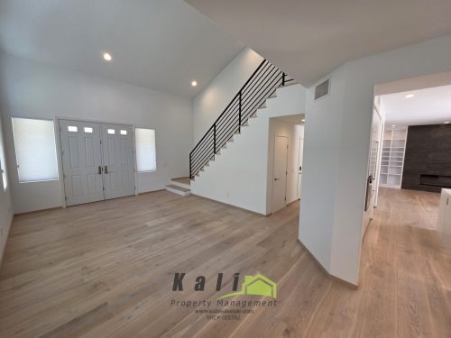 5385-Renaissance-Ave-92122-9